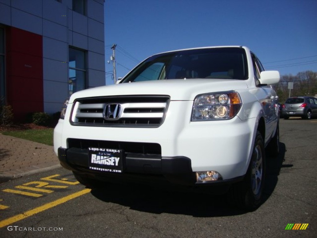 Taffeta White Honda Pilot