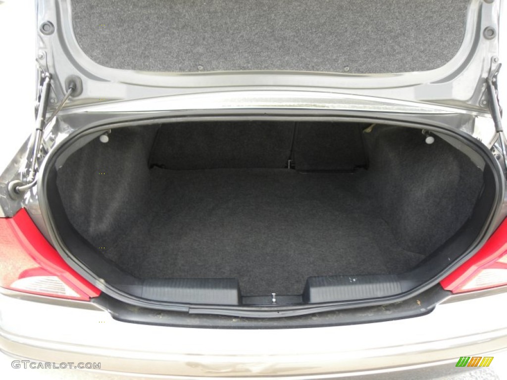 2002 Ford Focus SE Sedan Trunk Photos