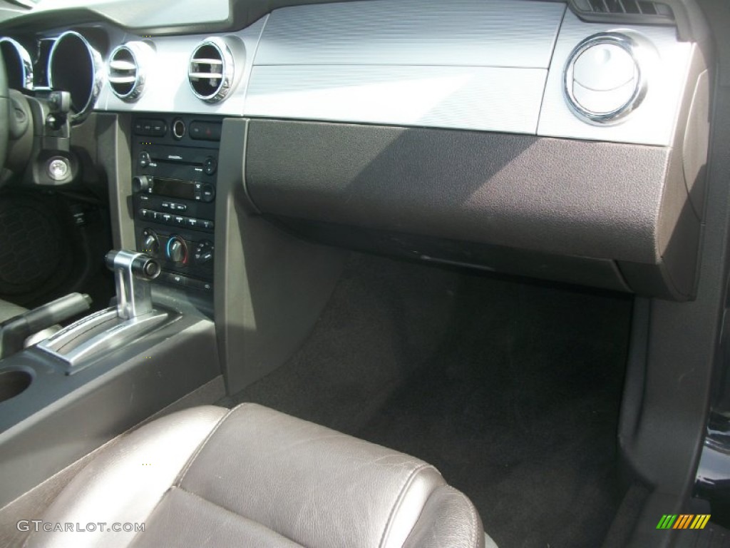 2007 Mustang V6 Premium Coupe - Black / Dark Charcoal photo #17