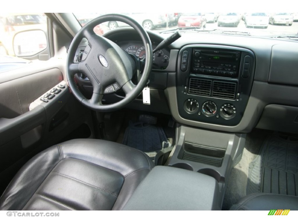 2002 Explorer XLT 4x4 - Black Clearcoat / Graphite photo #15