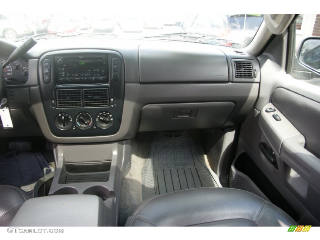 2002 Explorer XLT 4x4 - Black Clearcoat / Graphite photo #16