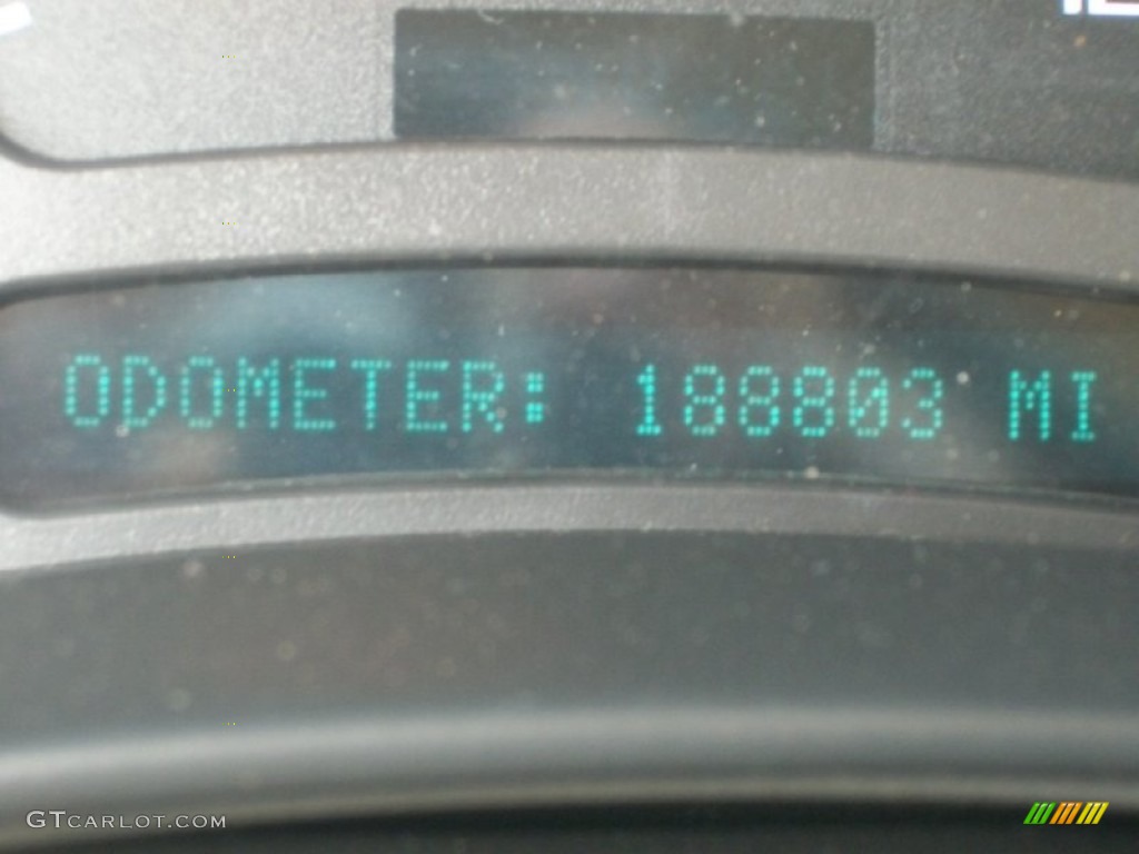 2004 Suburban 1500 LT 4x4 - Silver Birch Metallic / Gray/Dark Charcoal photo #12