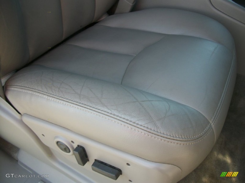 2004 Suburban 1500 LT 4x4 - Silver Birch Metallic / Gray/Dark Charcoal photo #21