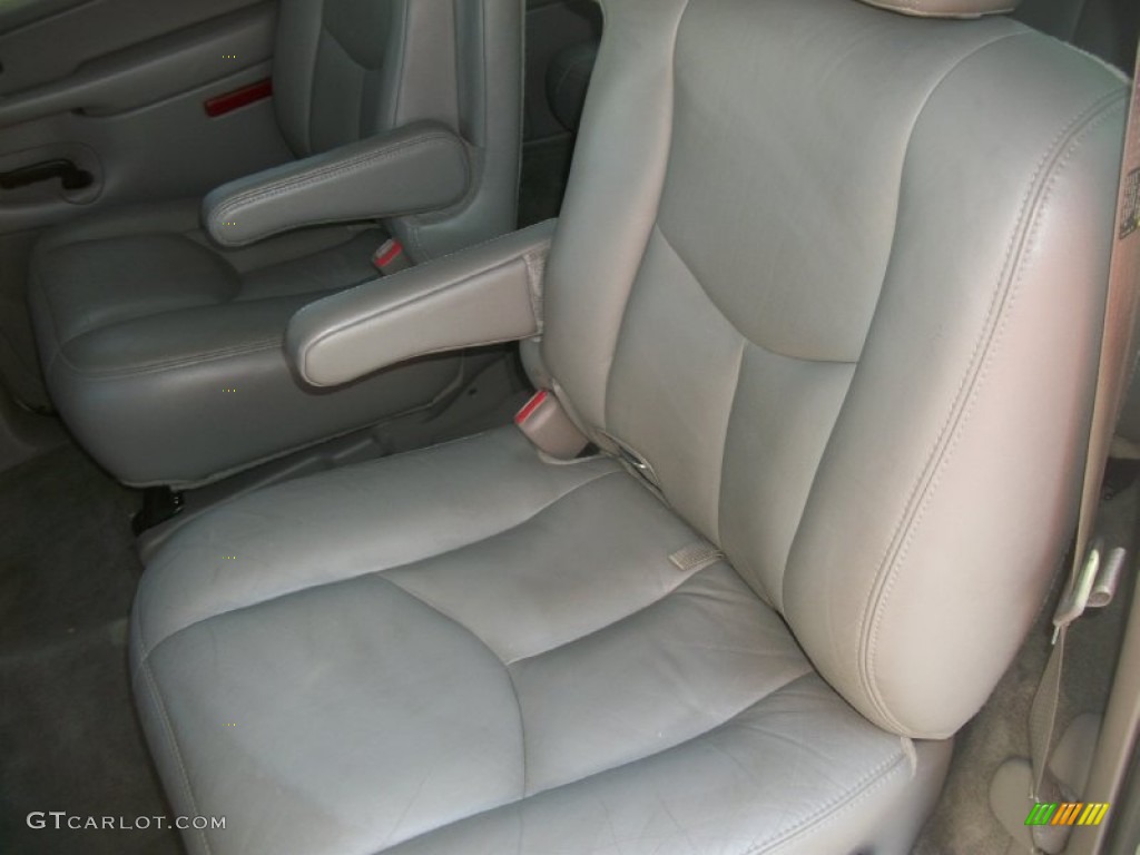 2004 Suburban 1500 LT 4x4 - Silver Birch Metallic / Gray/Dark Charcoal photo #27