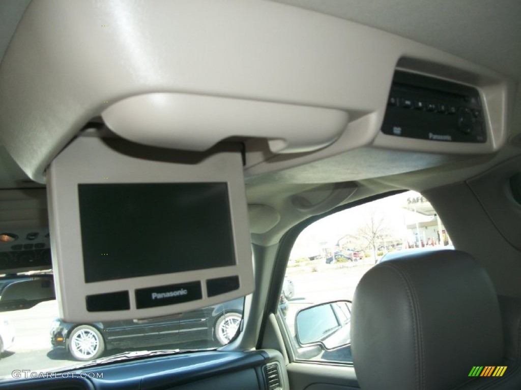 2004 Suburban 1500 LT 4x4 - Silver Birch Metallic / Gray/Dark Charcoal photo #29