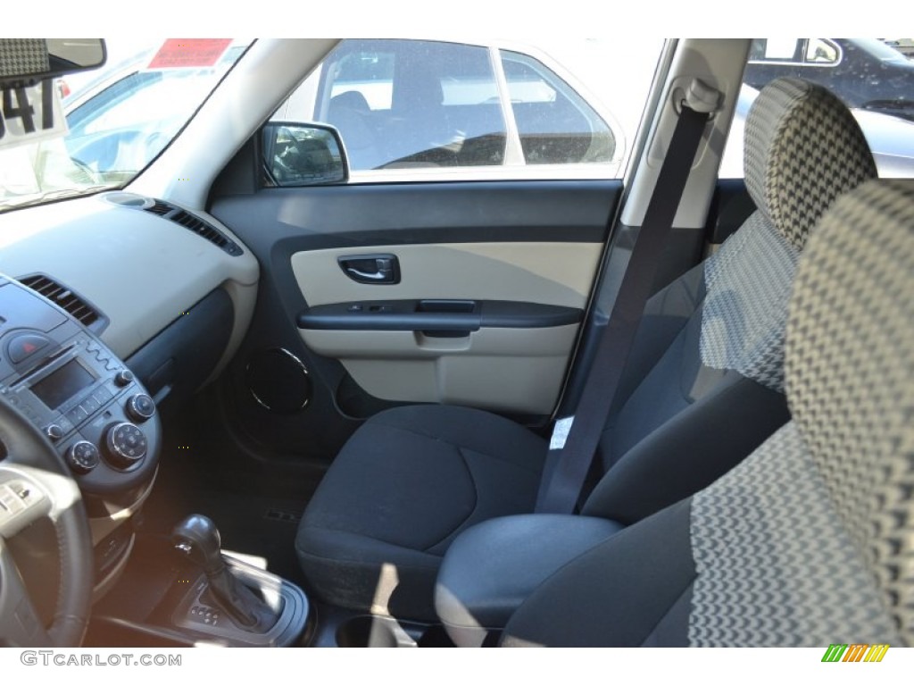 Sand/Black Houndstooth Cloth Interior 2011 Kia Soul ! Photo #63218703