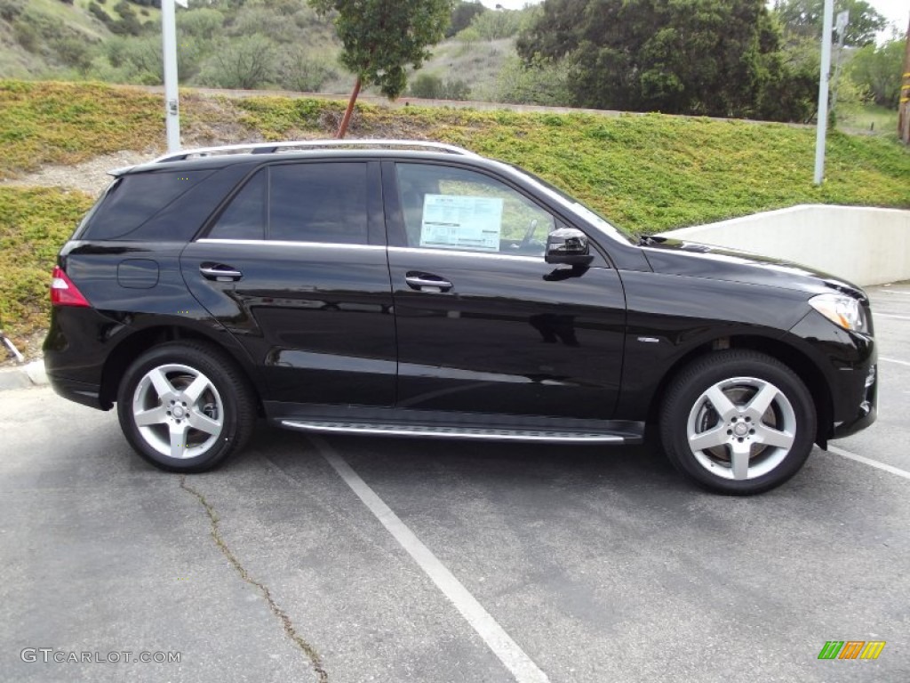 2012 ML 550 4Matic - Black / Black photo #2