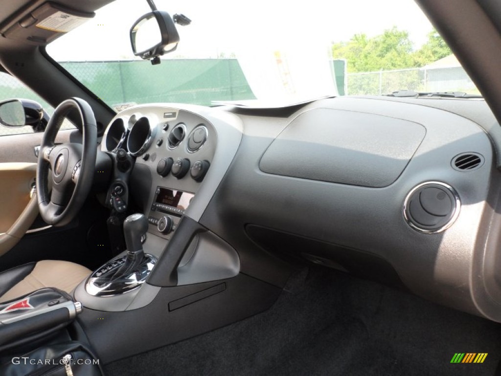 2008 Pontiac Solstice Roadster Ebony/Sand Dashboard Photo #63225240