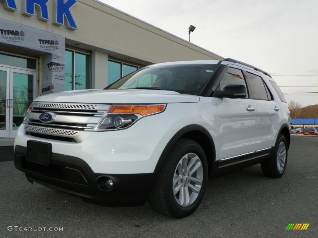 2013 Explorer XLT 4WD - Oxford White / Medium Light Stone photo #1