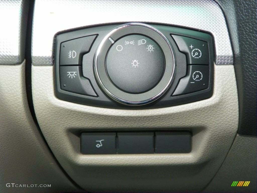 2013 Ford Explorer XLT 4WD Controls Photo #63240453