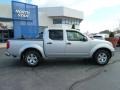 2009 Radiant Silver Nissan Frontier SE Crew Cab 4x4  photo #2