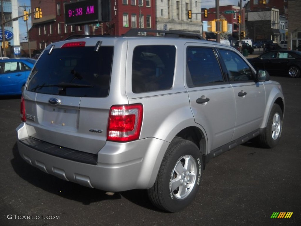 2009 Escape XLT 4WD - Brilliant Silver Metallic / Charcoal photo #2