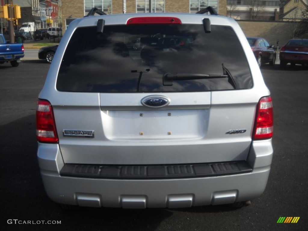 2009 Escape XLT 4WD - Brilliant Silver Metallic / Charcoal photo #3