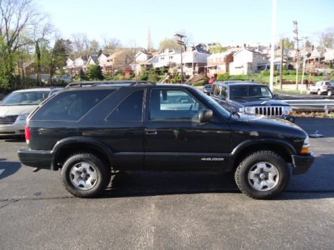 2005 Chevrolet Blazer LS 4x4 Data, Info and Specs