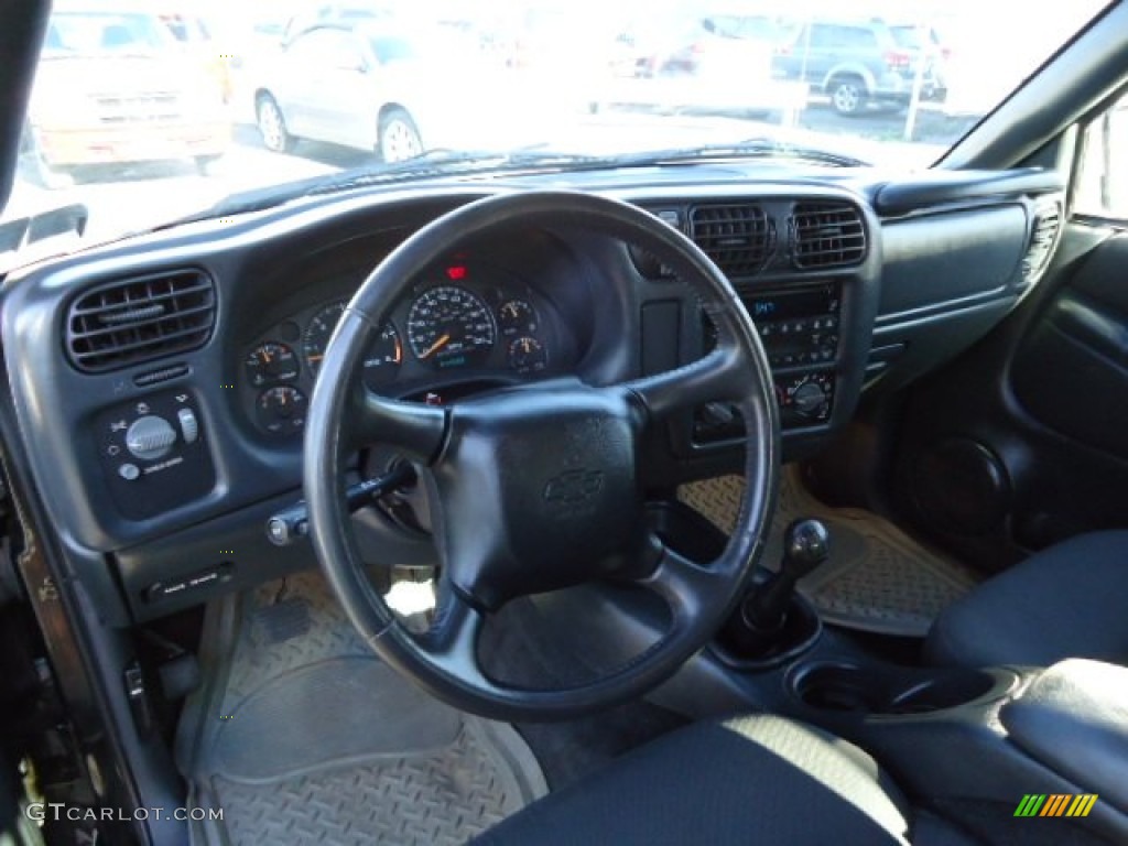 2005 Chevrolet Blazer LS 4x4 Dashboard Photos