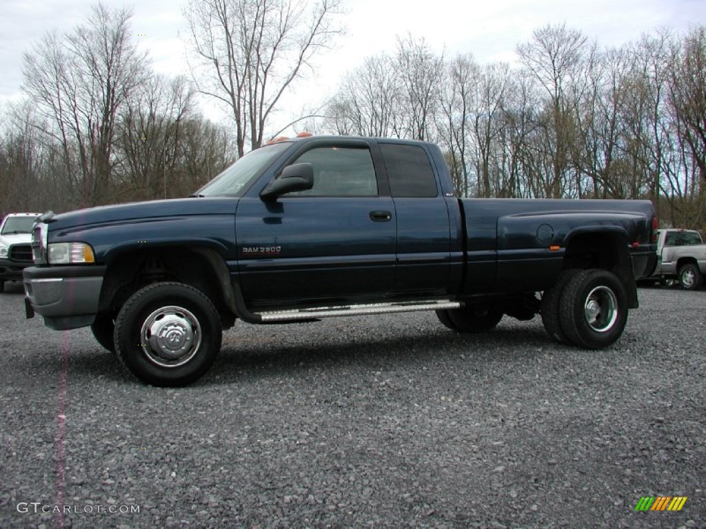 2002 Ram 3500 SLT Quad Cab 4x4 Dually - Patriot Blue Metallic / Mist Gray photo #2