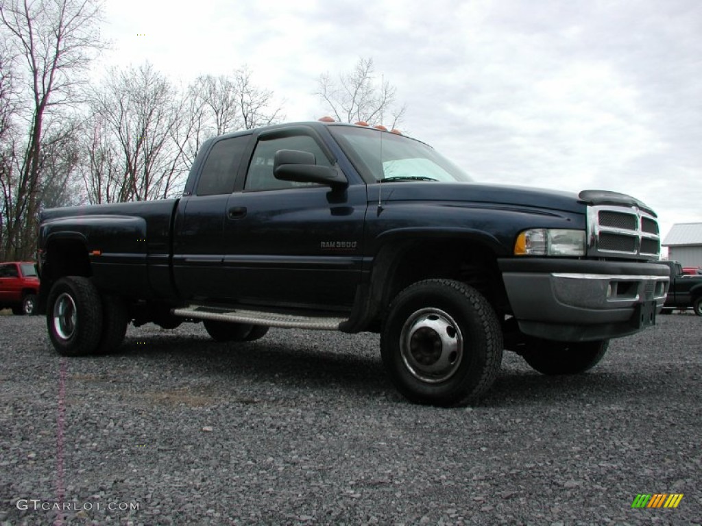 2002 Ram 3500 SLT Quad Cab 4x4 Dually - Patriot Blue Metallic / Mist Gray photo #16