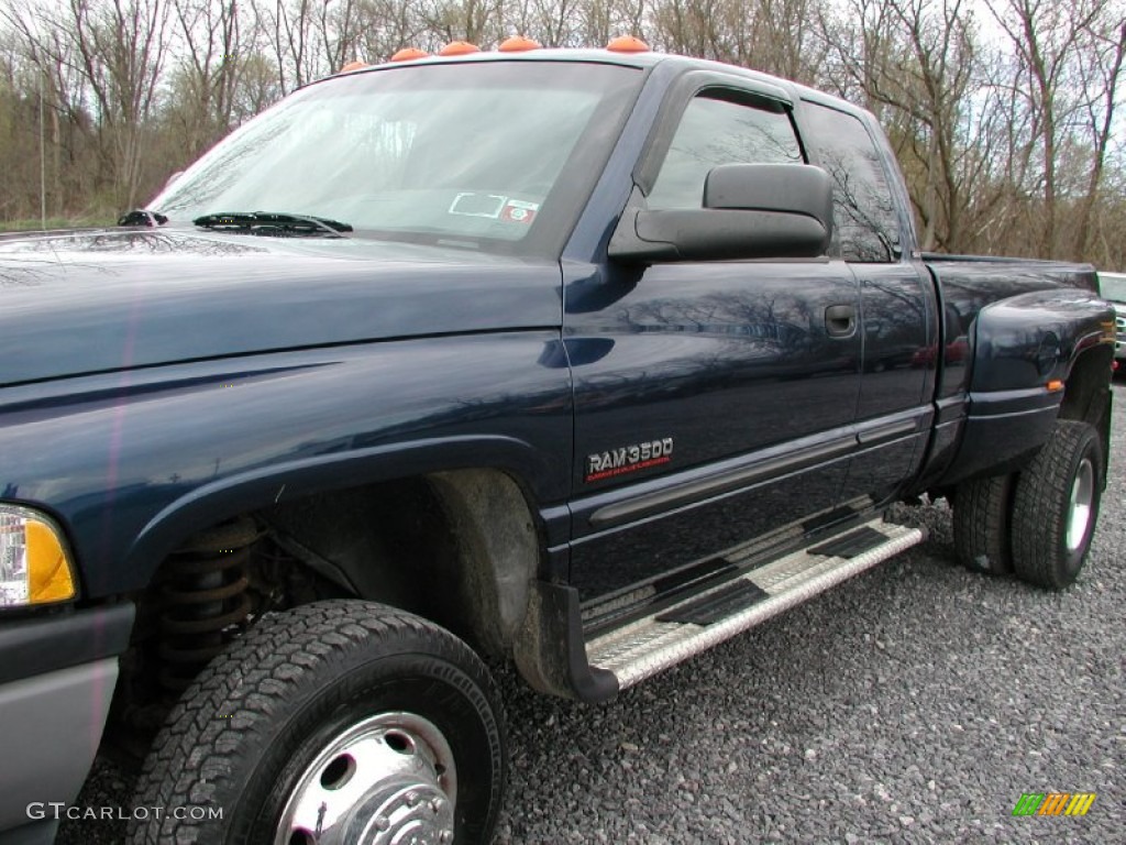 2002 Ram 3500 SLT Quad Cab 4x4 Dually - Patriot Blue Metallic / Mist Gray photo #28
