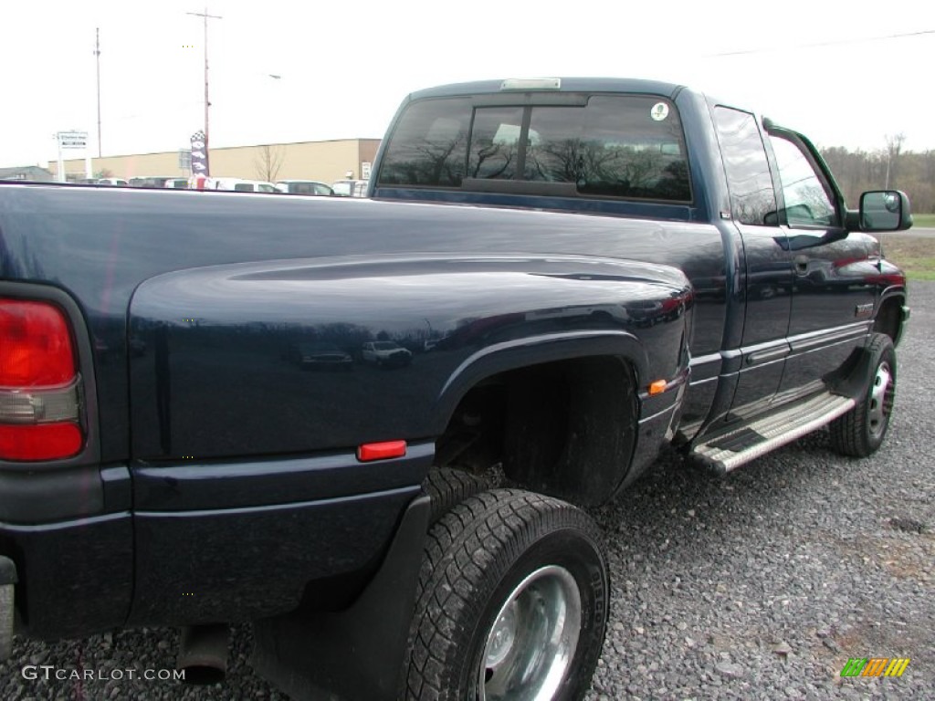 2002 Ram 3500 SLT Quad Cab 4x4 Dually - Patriot Blue Metallic / Mist Gray photo #30