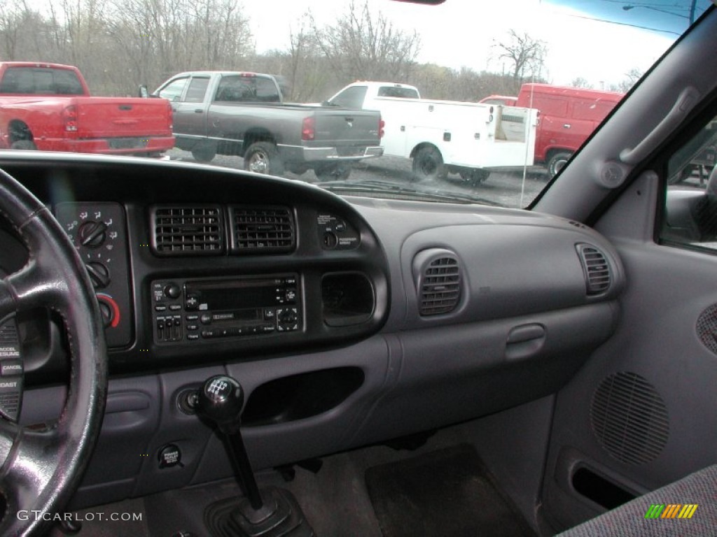 2002 Ram 3500 SLT Quad Cab 4x4 Dually - Patriot Blue Metallic / Mist Gray photo #46