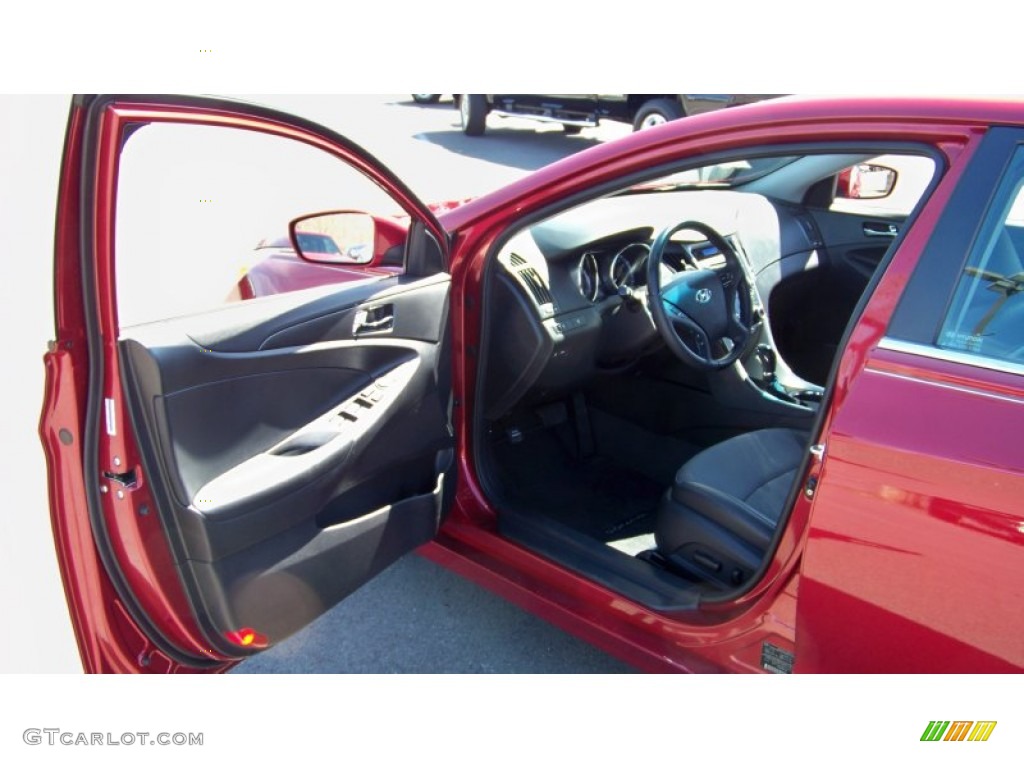 2011 Sonata SE - Venetian Red / Black photo #11