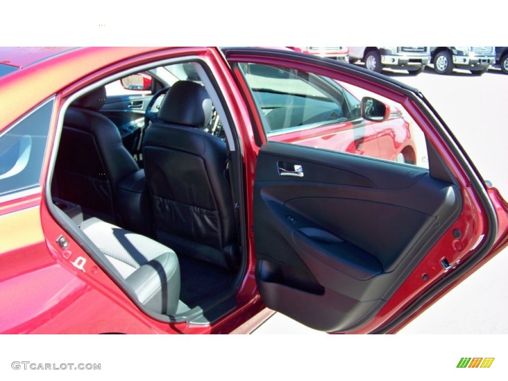 2011 Sonata SE - Venetian Red / Black photo #16