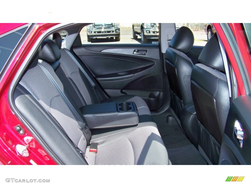 2011 Sonata SE - Venetian Red / Black photo #17