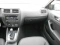 Black - Jetta SE Sedan Photo No. 15