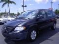 2006 Brilliant Black Dodge Caravan SE  photo #5