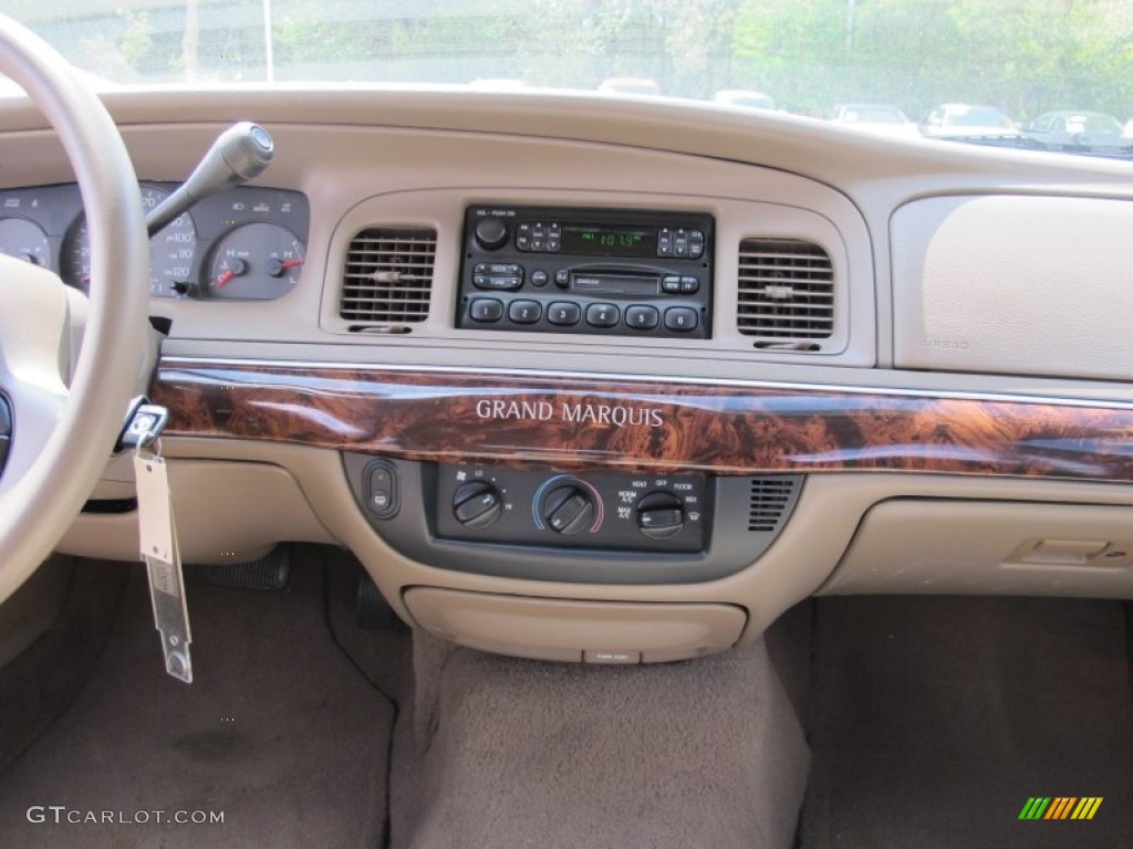 2004 Grand Marquis GS - Arizona Beige Metallic / Medium Parchment photo #11