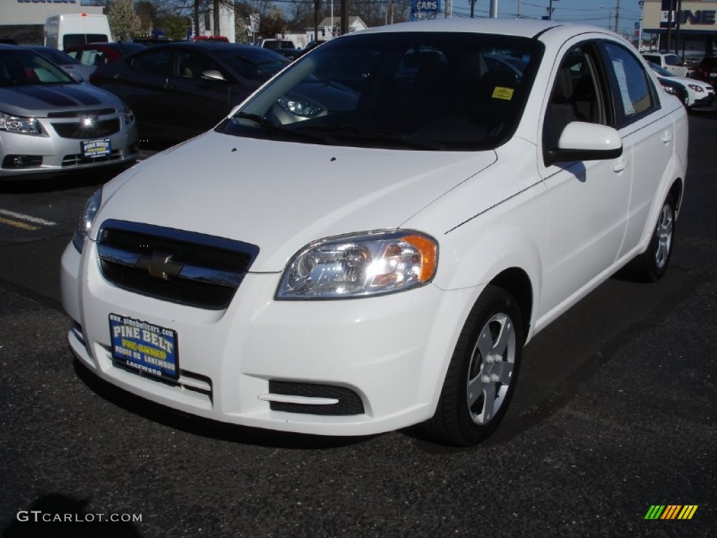 2010 Aveo LT Sedan - Summit White / Charcoal photo #1