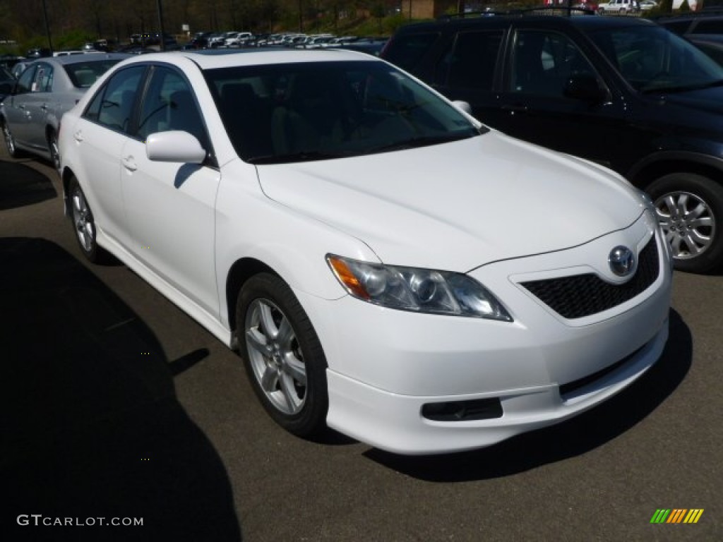 2008 Camry SE - Super White / Dark Charcoal photo #1