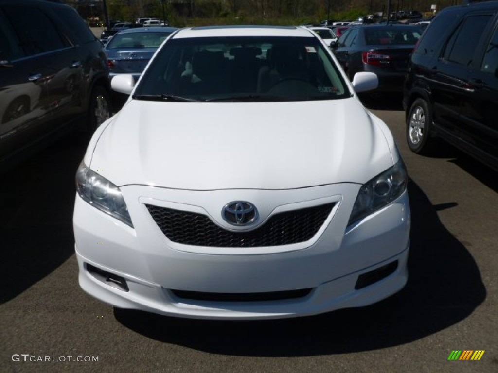 2008 Camry SE - Super White / Dark Charcoal photo #2