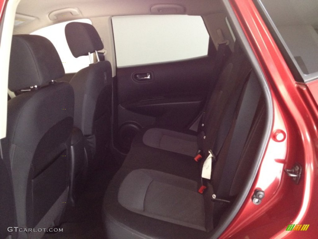 2011 Rogue SV AWD - Cayenne Red / Black photo #8