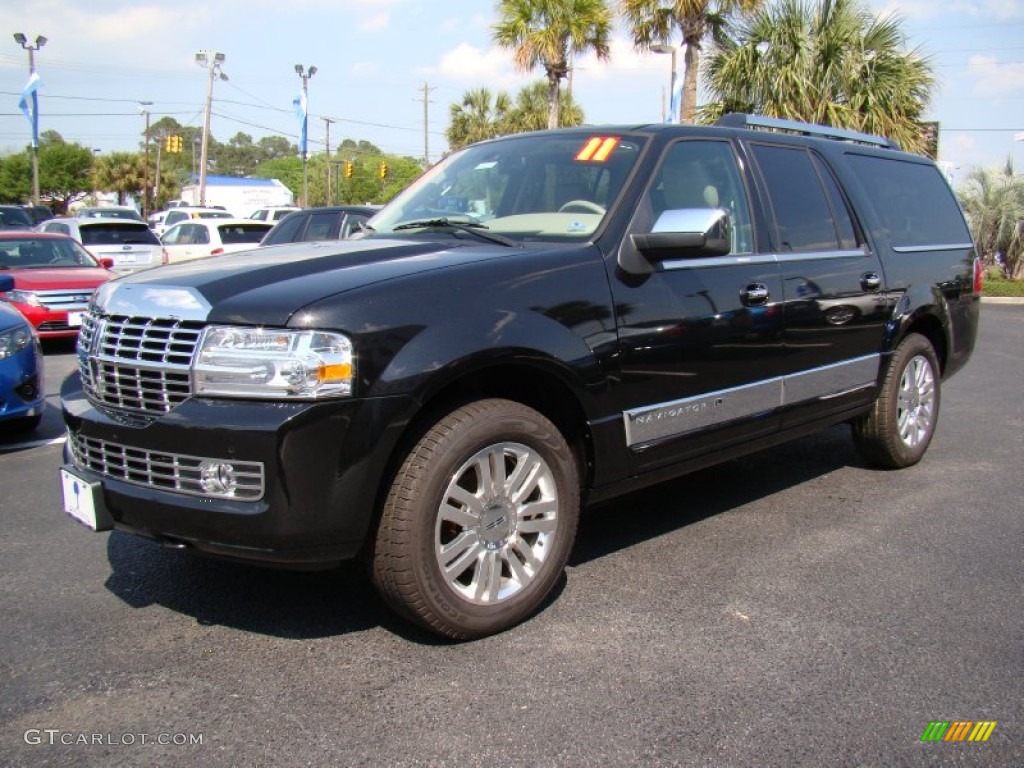 2011 Navigator L 4x2 - Tuxedo Black Metallic / Stone photo #4