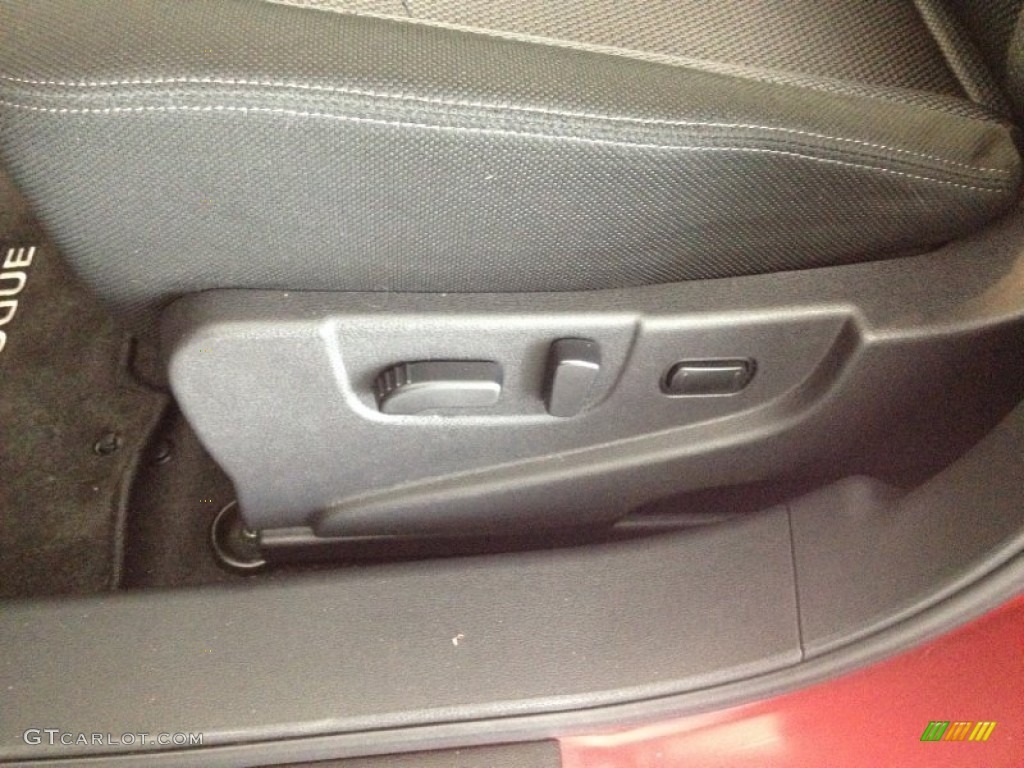 2011 Rogue SV AWD - Cayenne Red / Black photo #14