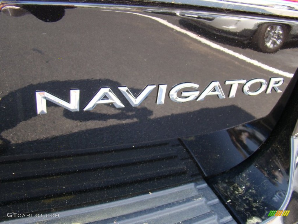2011 Navigator L 4x2 - Tuxedo Black Metallic / Stone photo #43