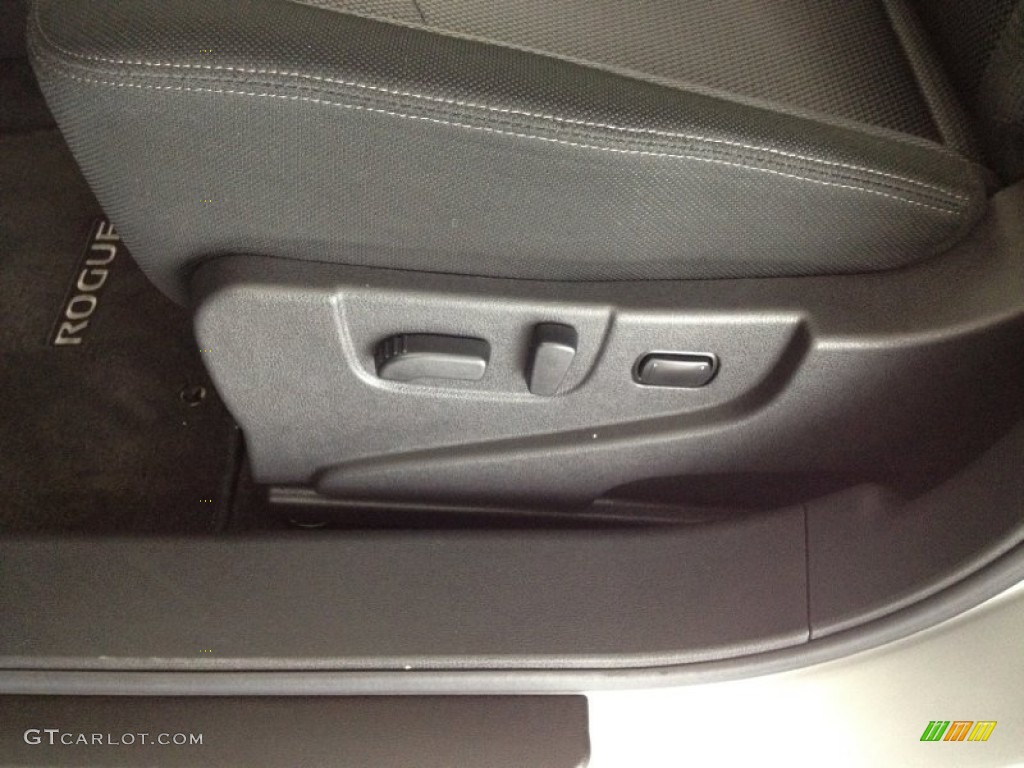 2011 Rogue SV AWD - Silver Ice Metallic / Black photo #14