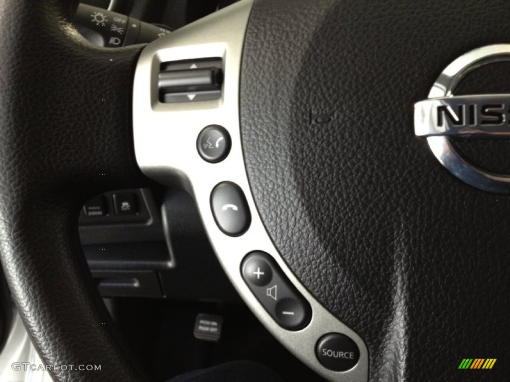 2011 Rogue SV AWD - Silver Ice Metallic / Black photo #19