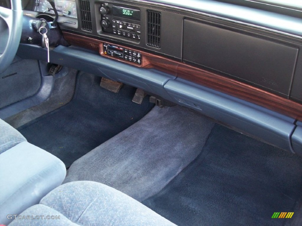 1998 LeSabre Custom - Bright White / Medium Blue photo #48