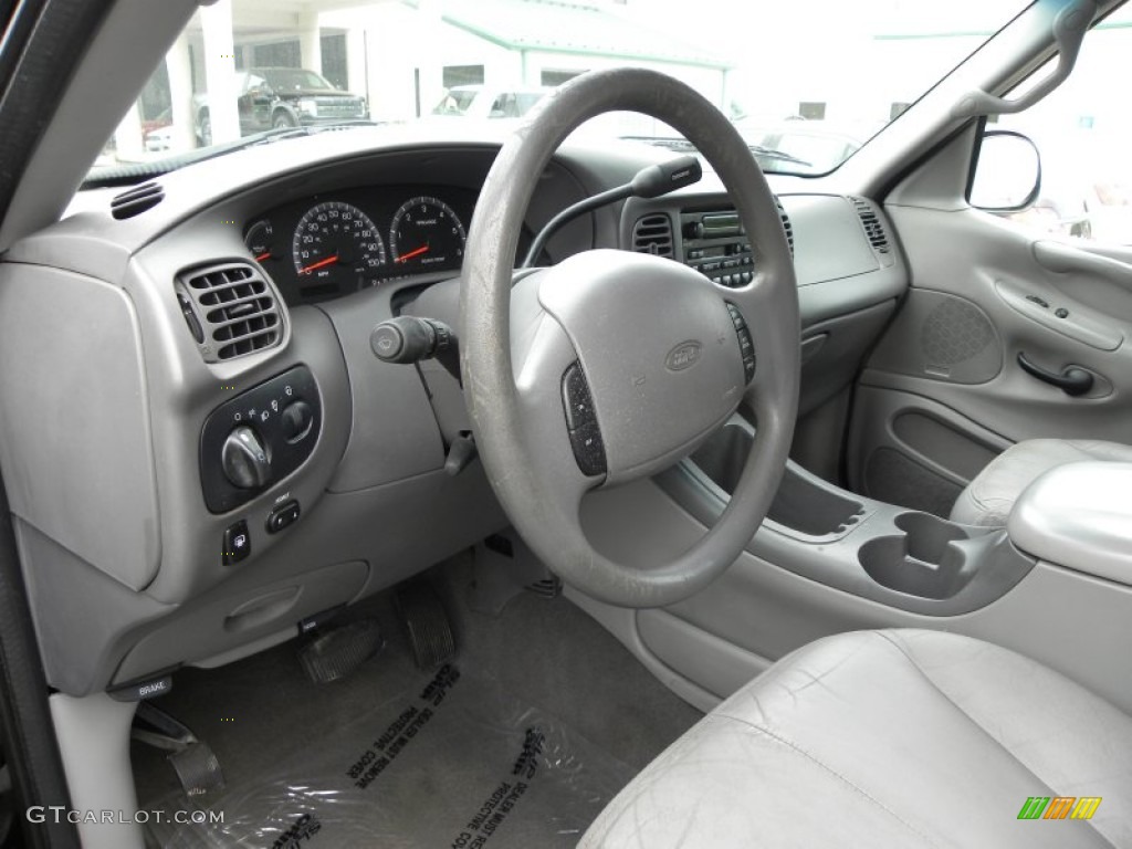 Medium Graphite Interior 2002 Ford Expedition XLT 4x4 Photo #63301604