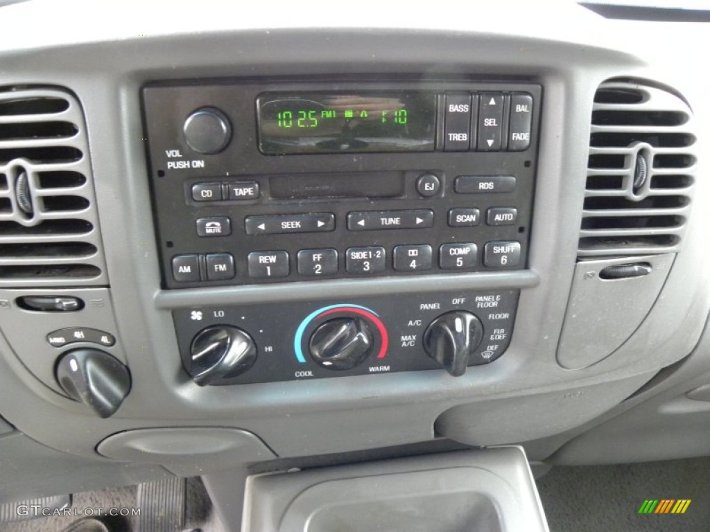 2002 Expedition XLT 4x4 - Black / Medium Graphite photo #24