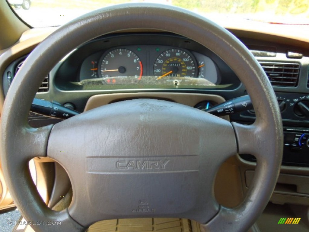 1995 Camry DX Sedan - Cashmere Beige Metallic / Beige photo #13