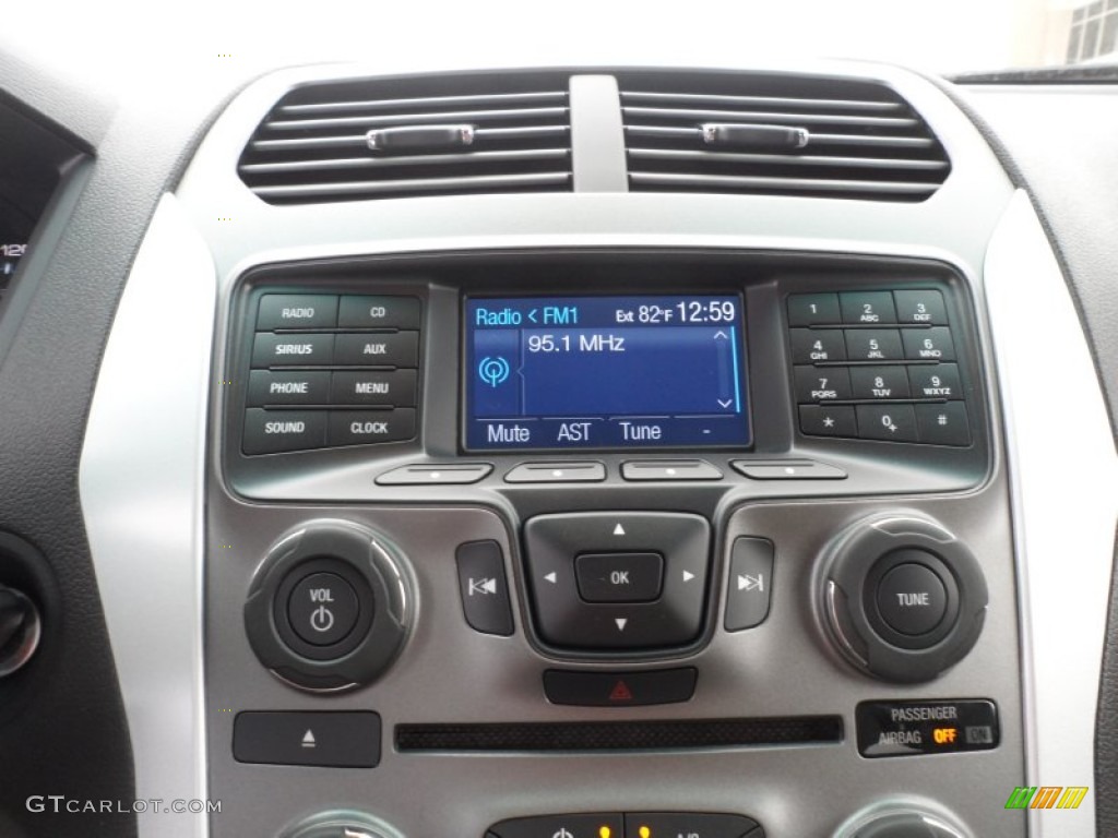 2013 Ford Explorer XLT Controls Photo #63311453