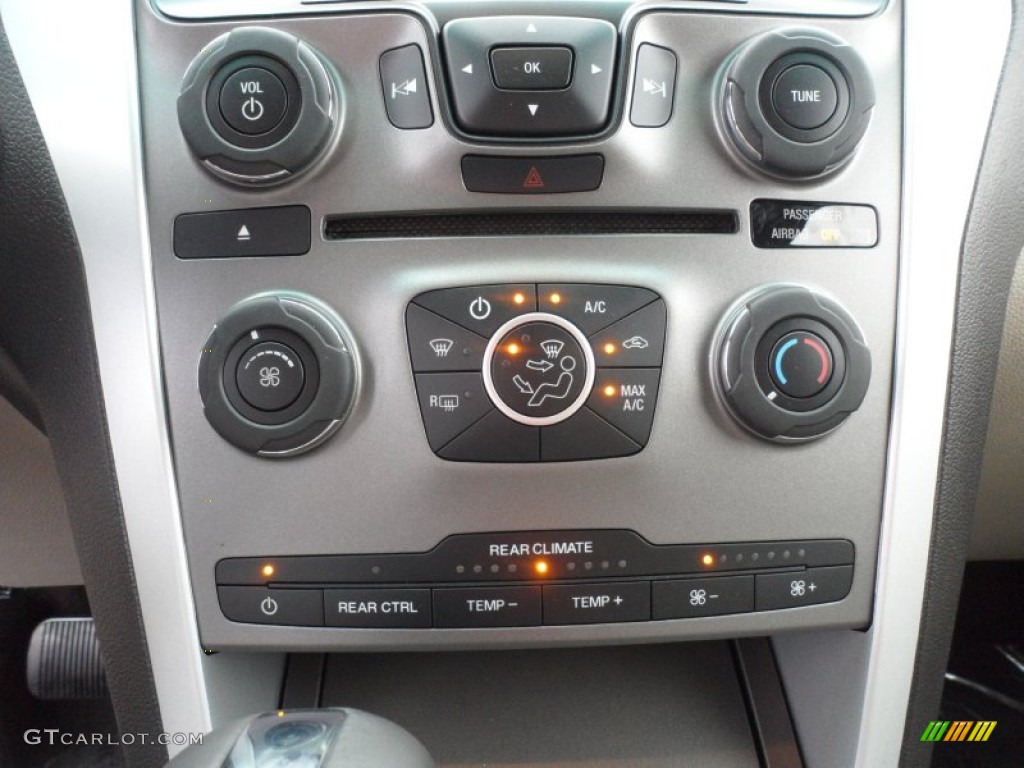 2013 Ford Explorer XLT Controls Photo #63311458