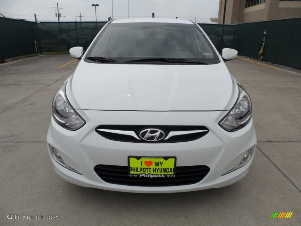 2012 Accent SE 5 Door - Century White / Gray photo #8