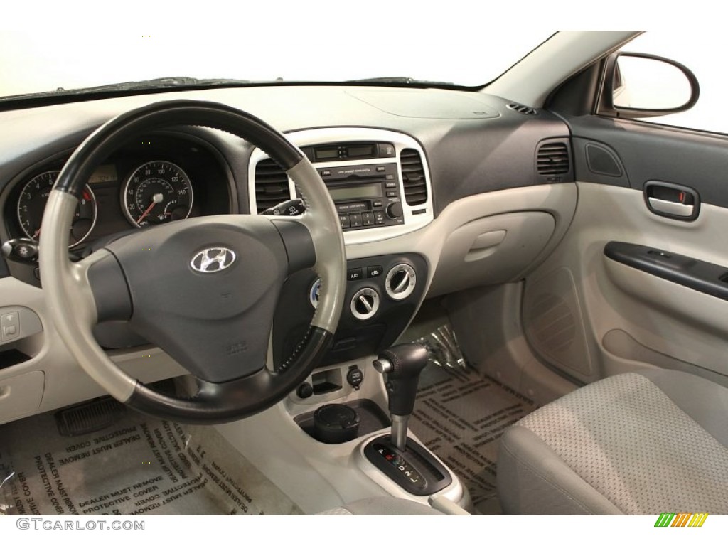 2007 Hyundai Accent SE Coupe Gray Dashboard Photo #63313834