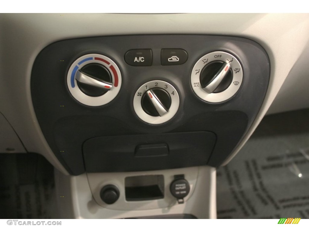 2007 Hyundai Accent SE Coupe Controls Photo #63313853