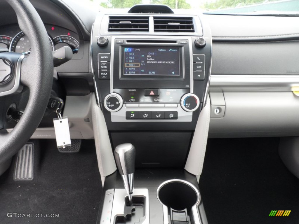 2012 Toyota Camry LE Controls Photo #63314837