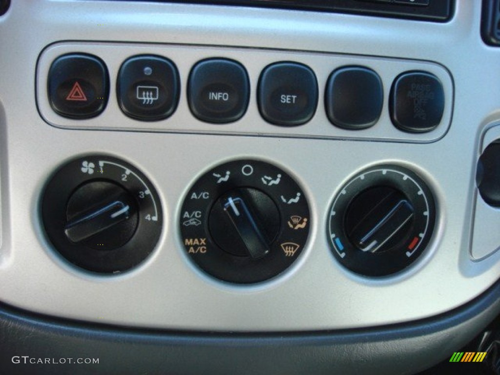 2005 Ford Escape Hybrid 4WD Controls Photo #63324778
